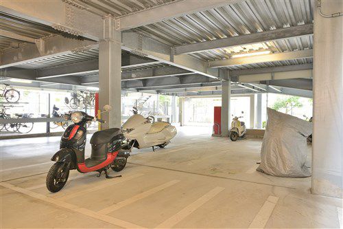 ロイヤルパークスタワー南千住　バイク置き場